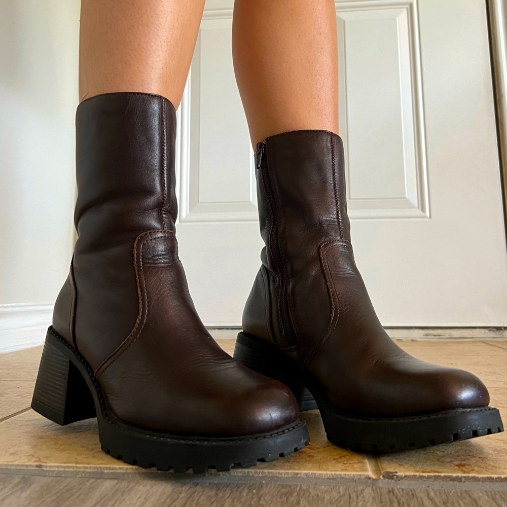 SOLD Platform 90s leather boots